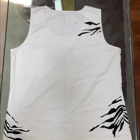 Ladies Chico’s Beautiful Flower Top - Picture 2 of 4